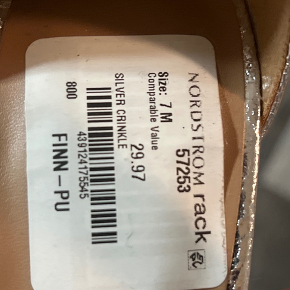 Silver Heels - Picture 5 of 7